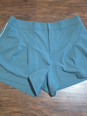 All in Motion Women's Green Woven High-Rise Golf Shorts, 4-inch Inseam, Size L.